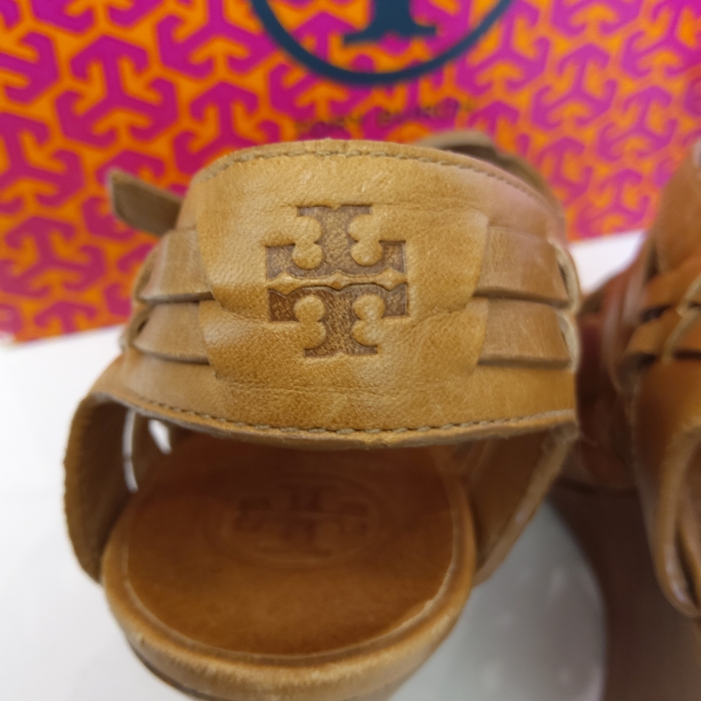 Tory Burch Tan Wedge Sandals - Picture 10 of 11